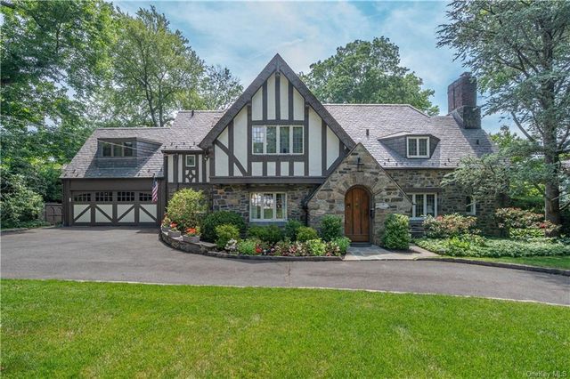 $2,490,000 | 8 Woods Lane | Drake Edgewood