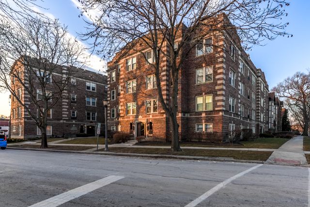 $185,000 | 65 East Harris Avenue, Unit 2B | La Grange