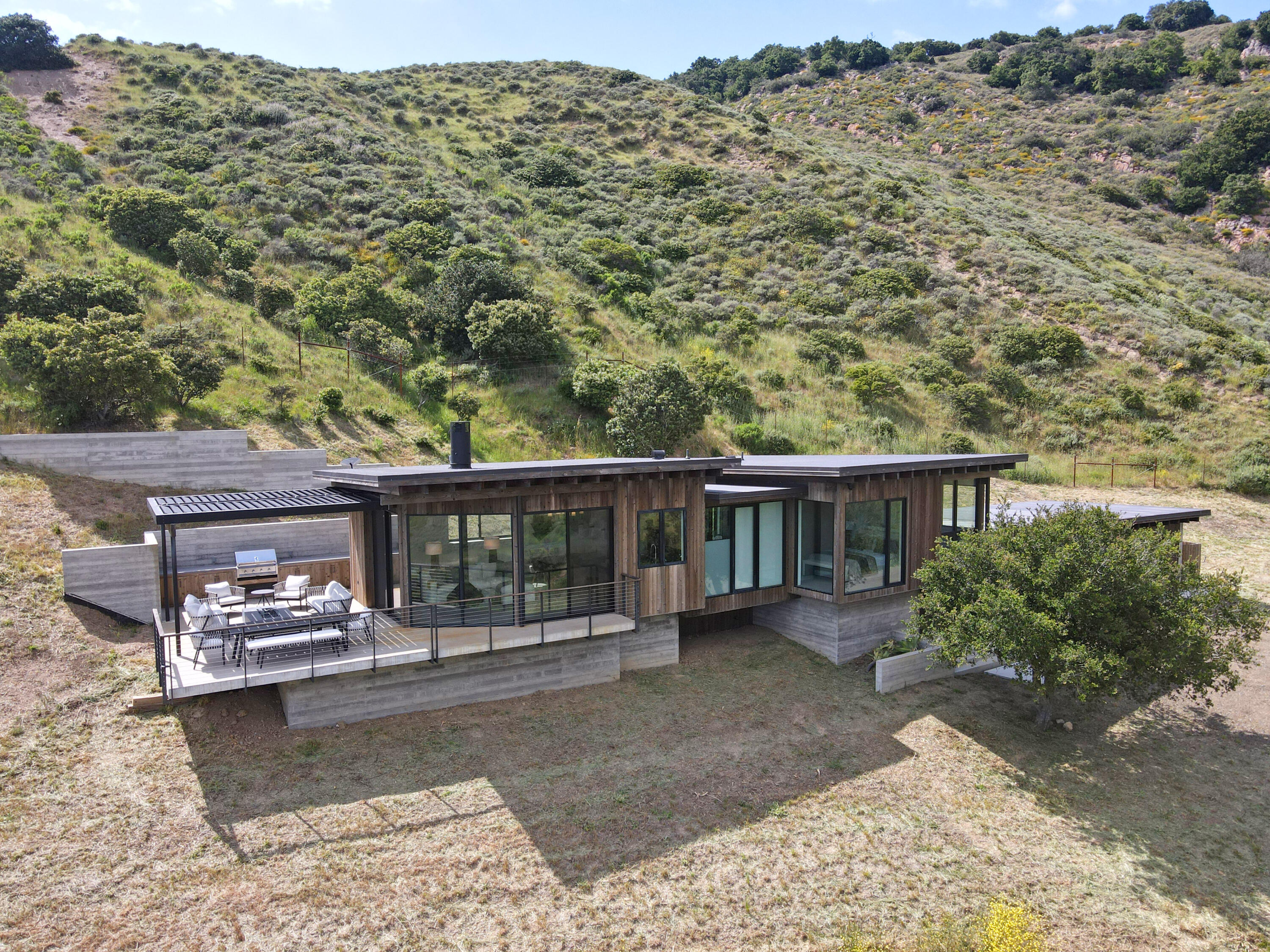 a view of a house with a outdoor space