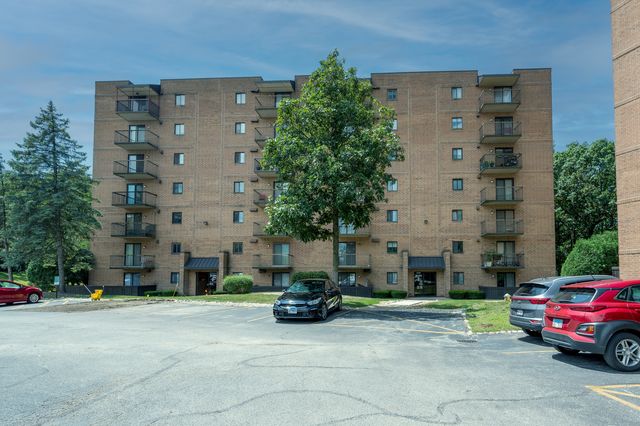 $179,995 | 6040 Lake Bluff Drive, Unit 202 | Tinley Park