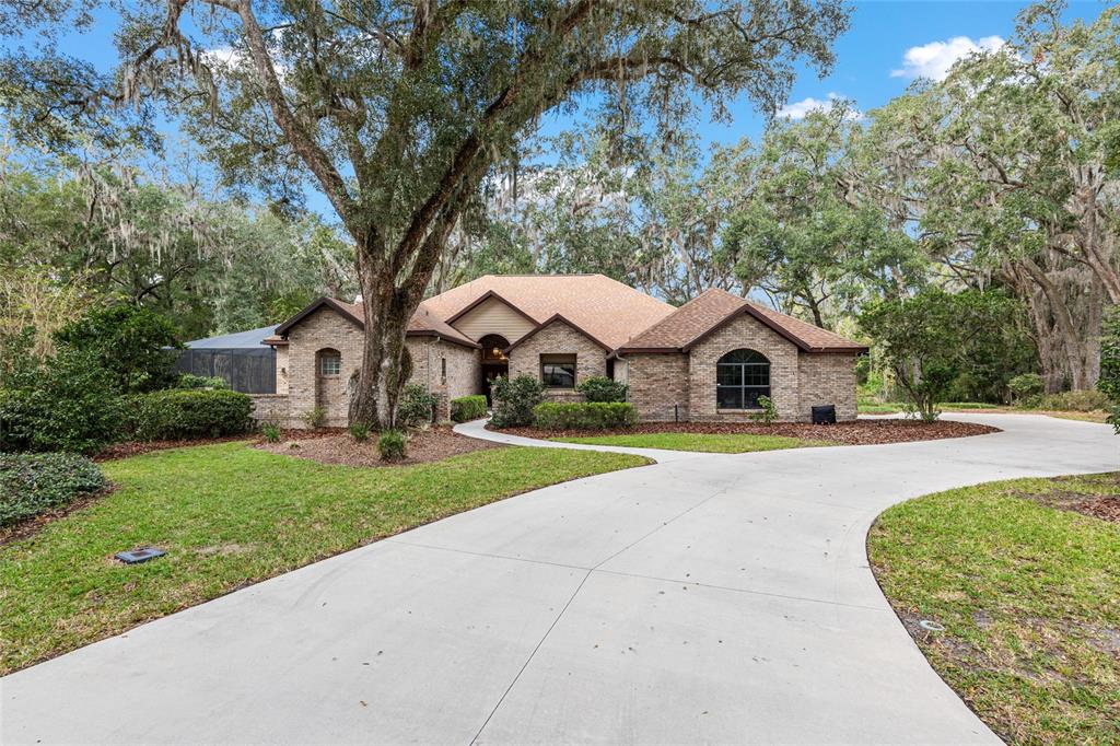 BRICK AND HARDI BOARD HOME ON 1.07 ACRES IN SHENANDOAH