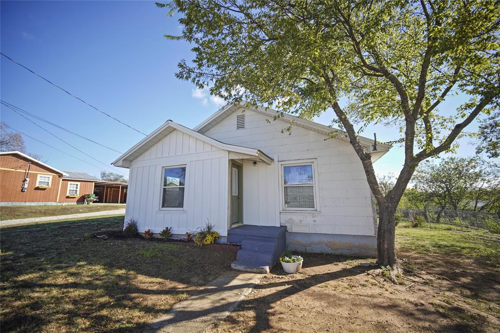 a front view of house with yard