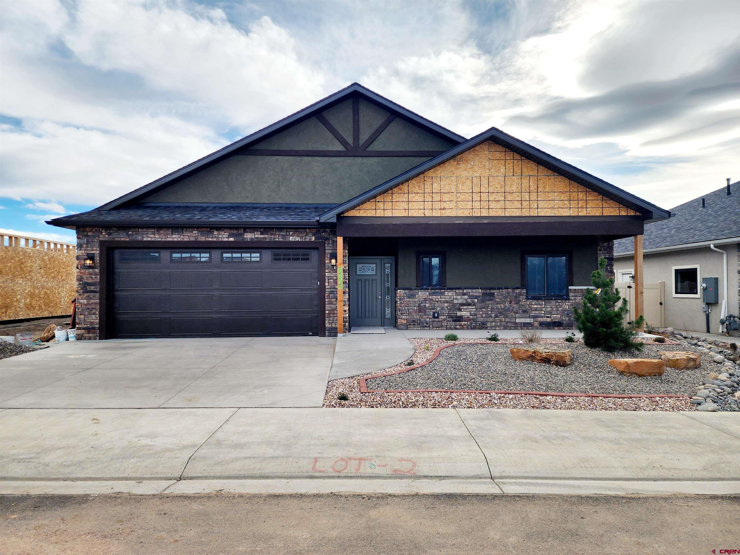 a front view of house with garage and yard