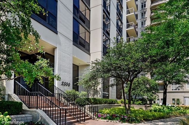 $750,000 | 2500 North Lakeview Avenue, Unit 3004 | Lincoln Park