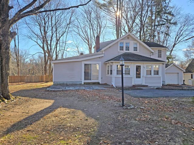 $309,900 | 66 Upper State Street | North Haven