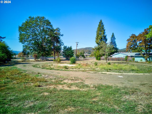 $150,000 | 1229 Northwest Munson Court | Roseburg