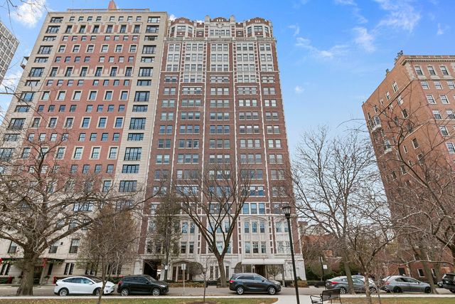 $434,900 | 2440 North Lakeview Avenue, Unit 16D | Lincoln Park