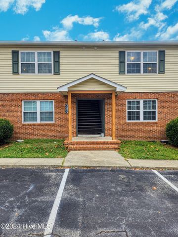 $950 | 2314 Indian Drive, Unit C4 | Cardinal Village