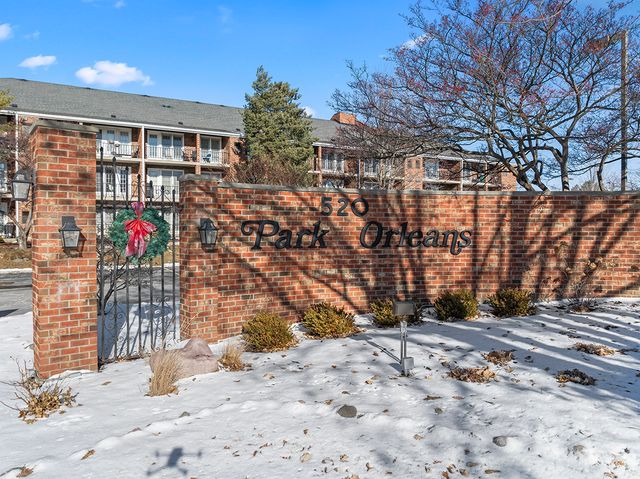 $250,000 | 520 Biesterfield Road, Unit 213D | Elk Grove Village