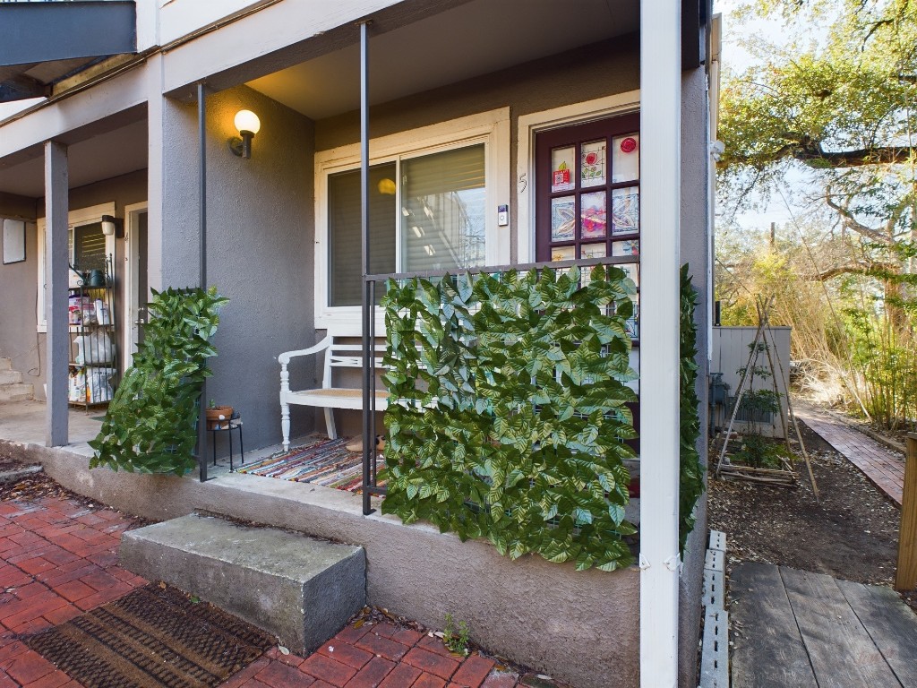 a view of a backyard with garden