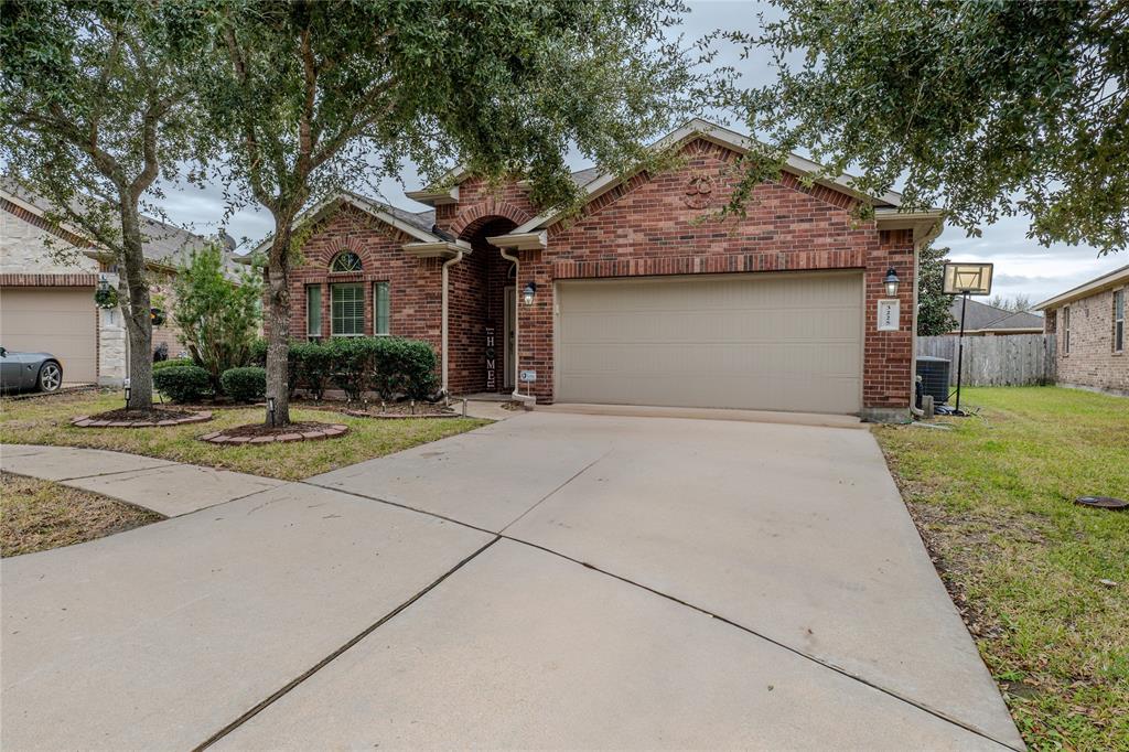 Maintained front yard with a walkway, and inviting entrance.