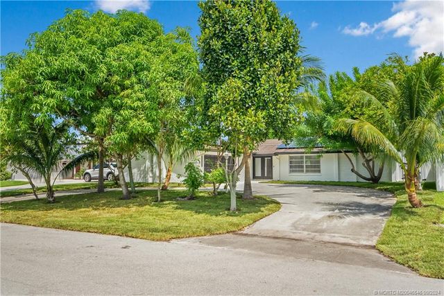 $825,000 | 9706 Heather Circle East | Palm Beach Gardens