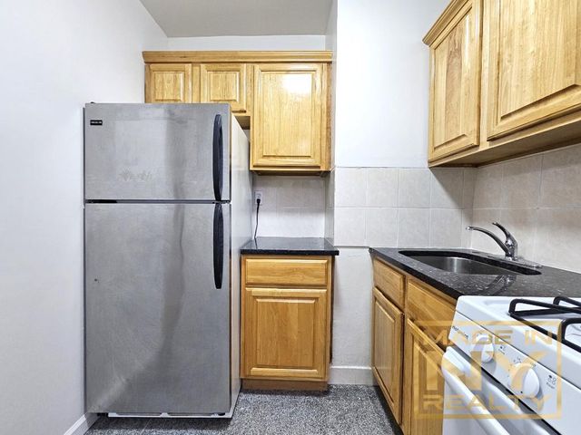 $3,100 | 66-20 Wetherole Street, Unit 2H | Rego Park