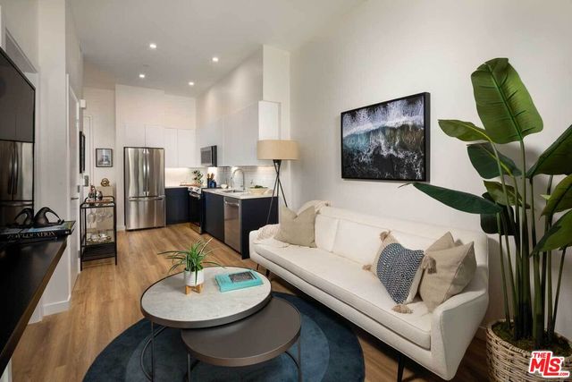 $5,135 | 3223 Wilshire Boulevard, Unit 311 | Santa Monica