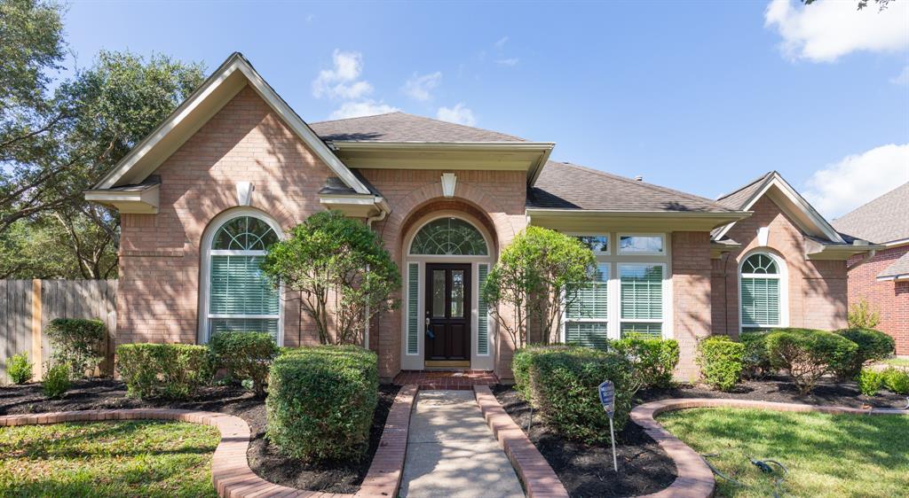 front view of house with a yard