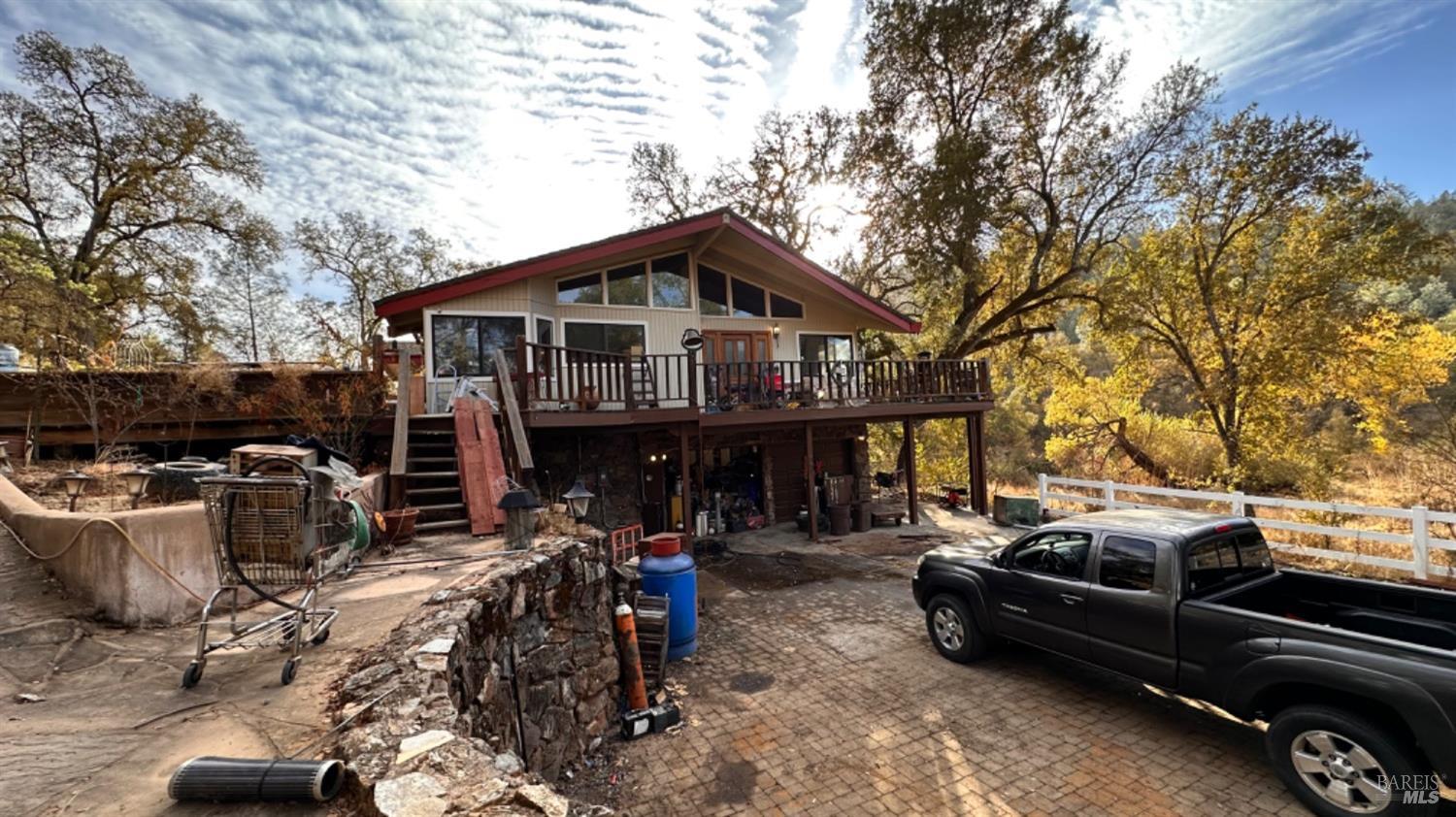 a view of a car park in front of house