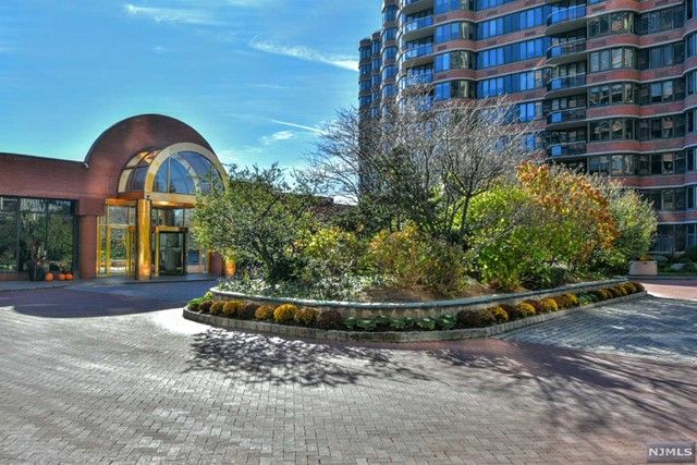 $410,000 | 100 Carlyle Drive, Unit 7BN | Cliffside Park