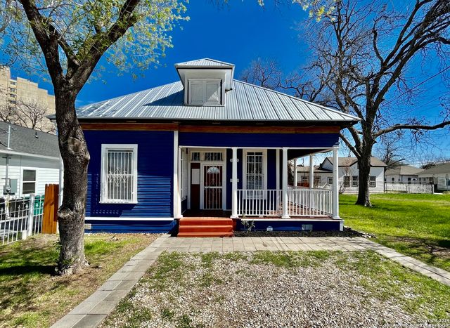 $1,400 | 1810 North Comal Street | Five Points