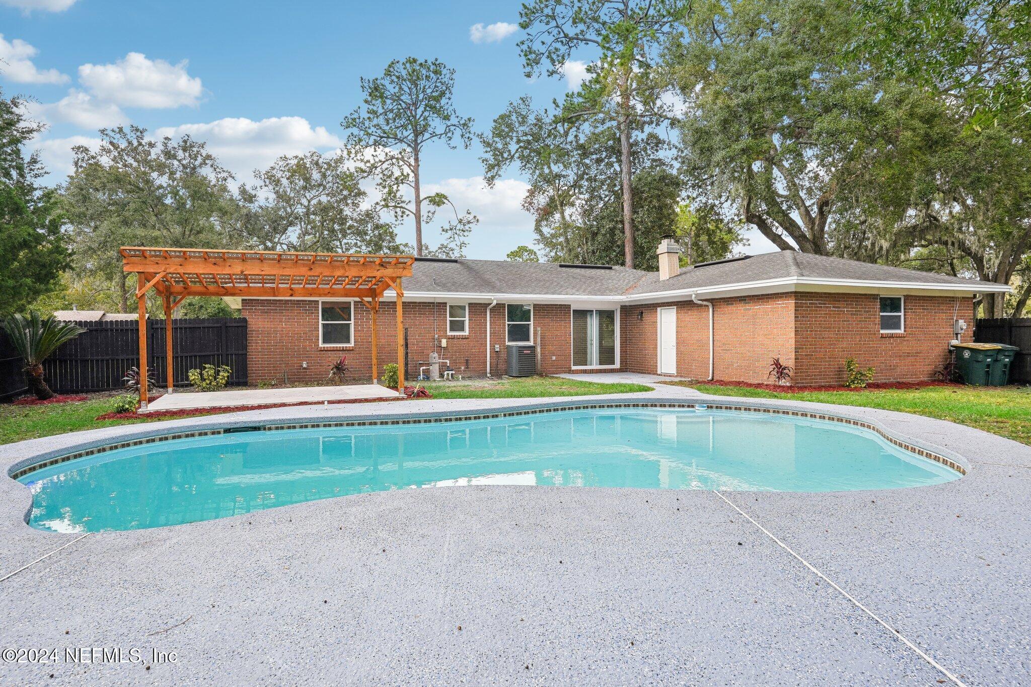 Full Brick Mandarin POOL Home!