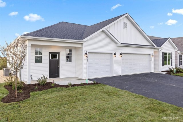 a view of front of house with a yard