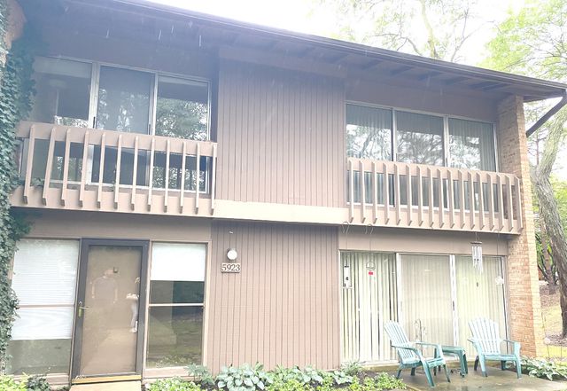 $2,400 | 5923 Oakwood Drive, Unit 5923 | Lisle Township - DuPage County