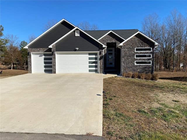 $362,900 | 324 Caytie Trail | Beaver Dam Township - Butler County