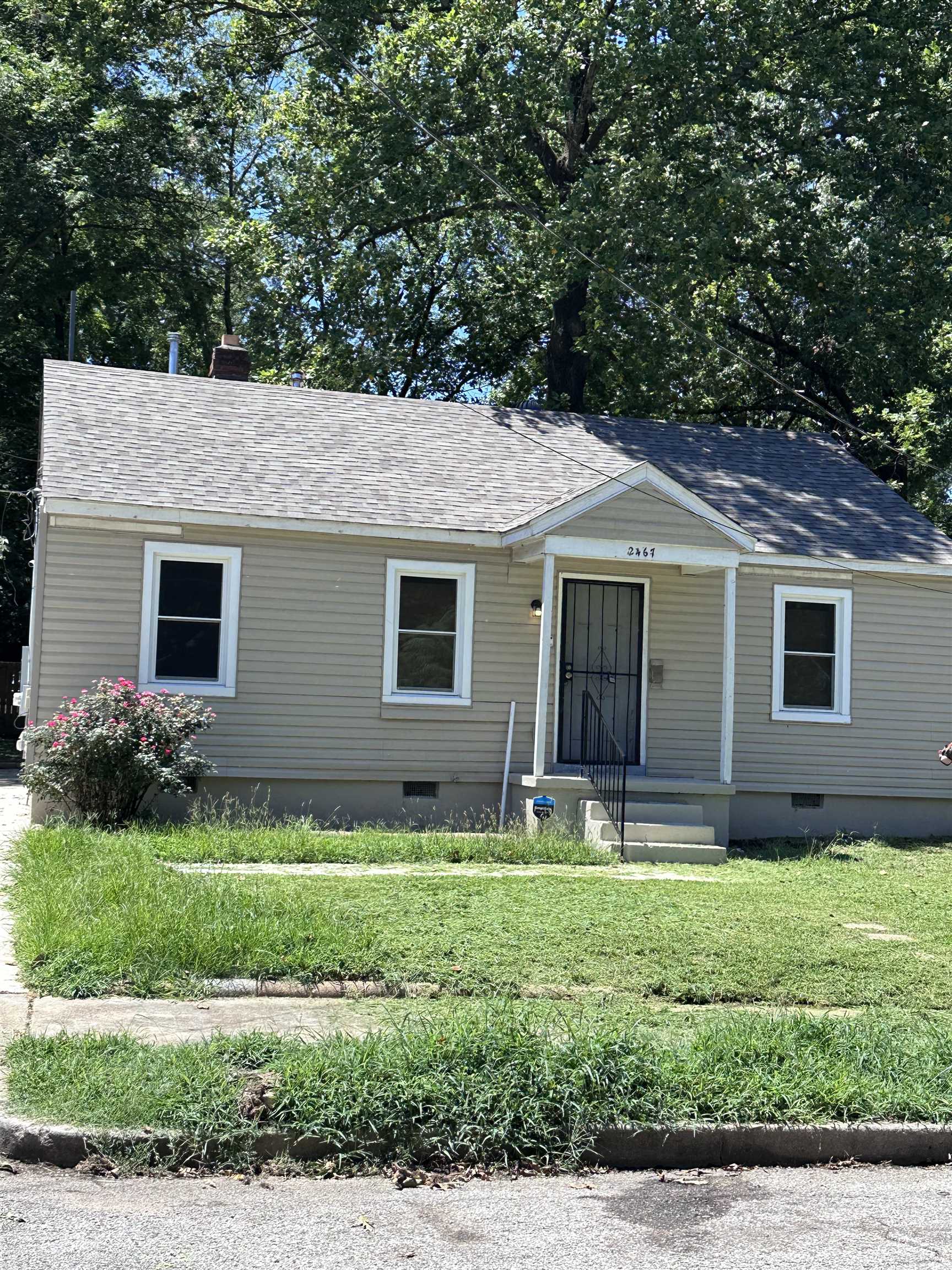 View of front of house with a front yard