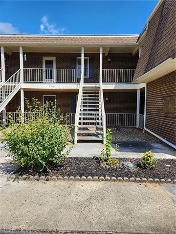 $129,900 | 306 Windsor Manor Way, Unit B | Kernersville