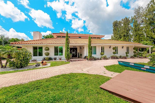 $1,850,000 | 3800 Southwest 126th Avenue | Country Club Ranches