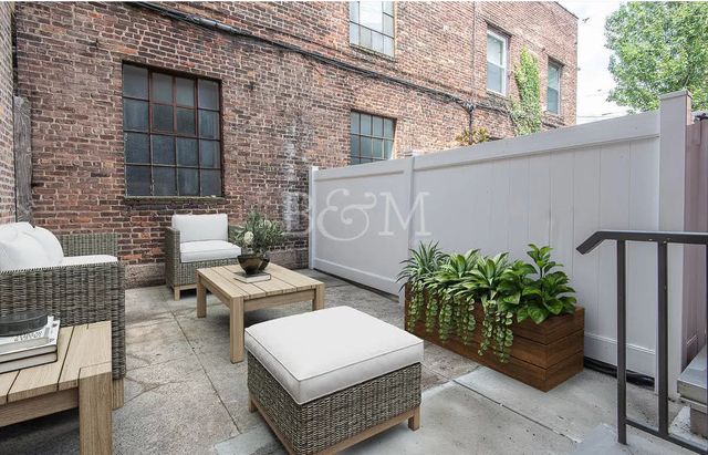 $4,200 | 327 Manhattan Avenue, Unit 1R | Williamsburg