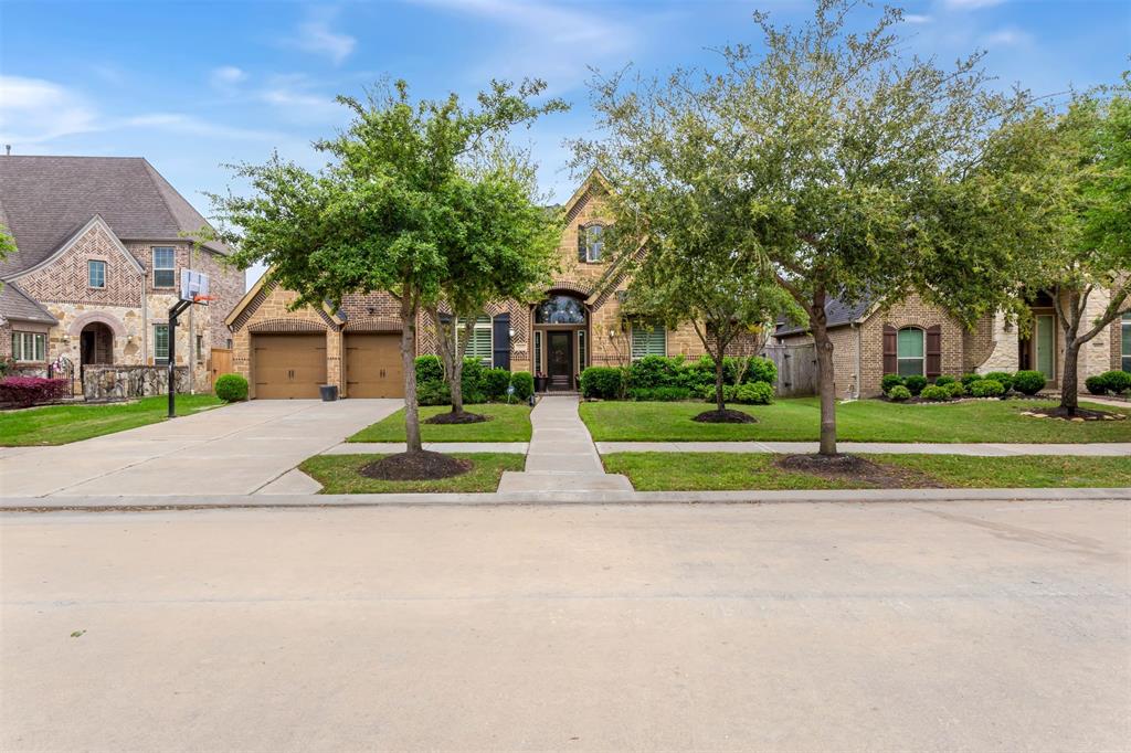 4019 Orchard Arbor Ln, Sugar Land Tx 77479- Welcome to this one story home built by Perry Homes.