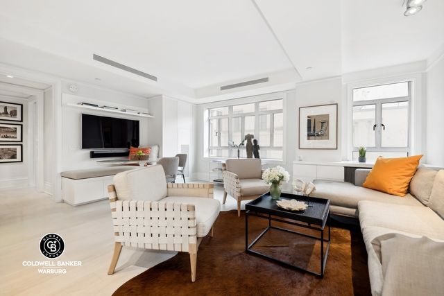 $3,200,000 | 21 East 61st Street, Unit 5A | Lenox Hill