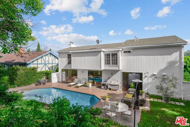 $2,950,000 | 11471 Sunset Boulevard | Brentwood