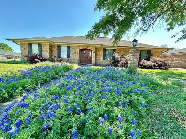 $259,900 | 501 Barbara Court | Port Neches