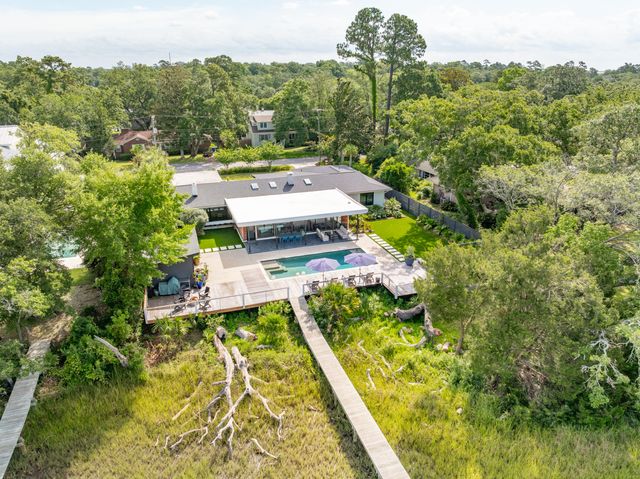 $3,850,000 | 92 Chadwick Drive | South Windemere