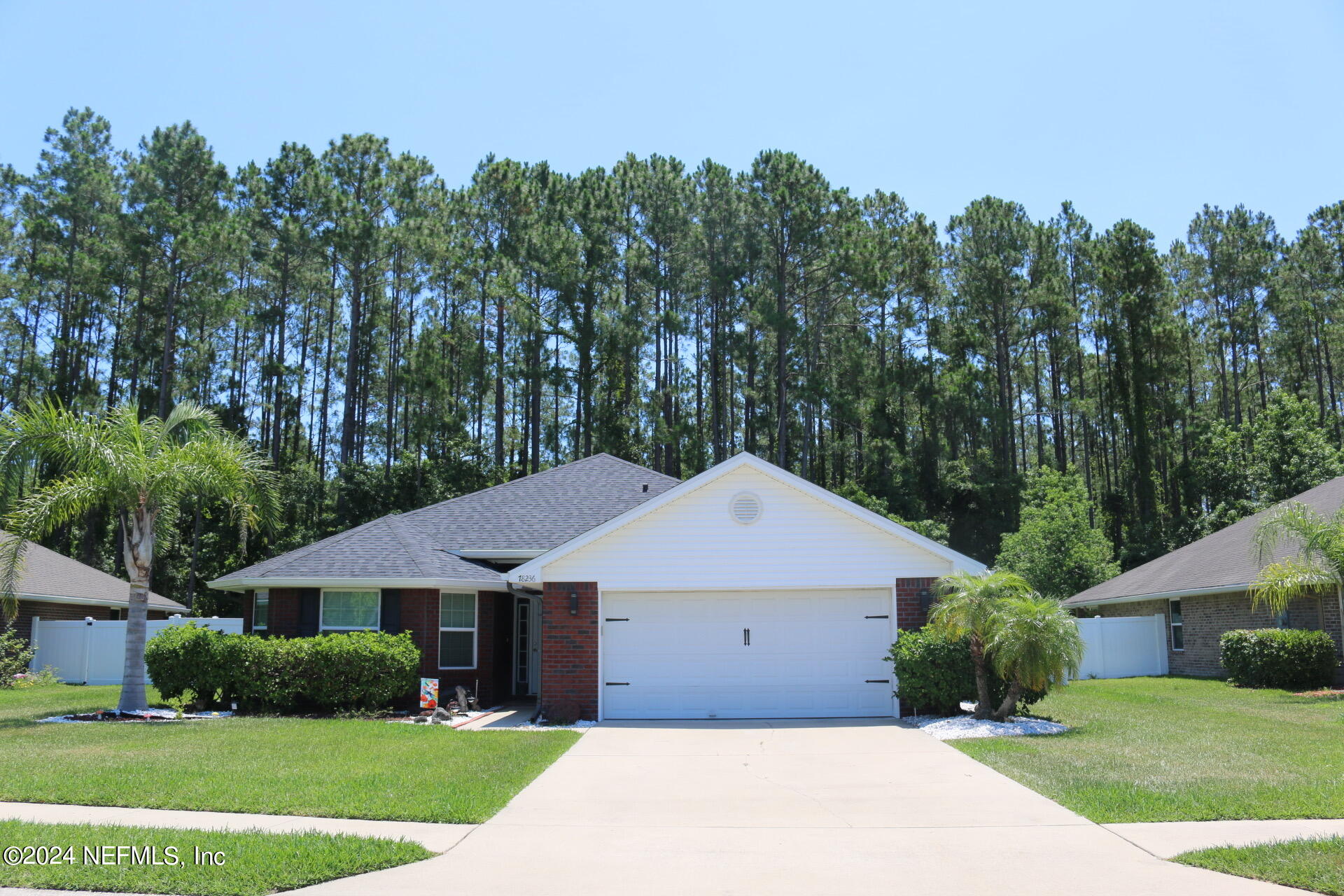 a view of a back yard of the house