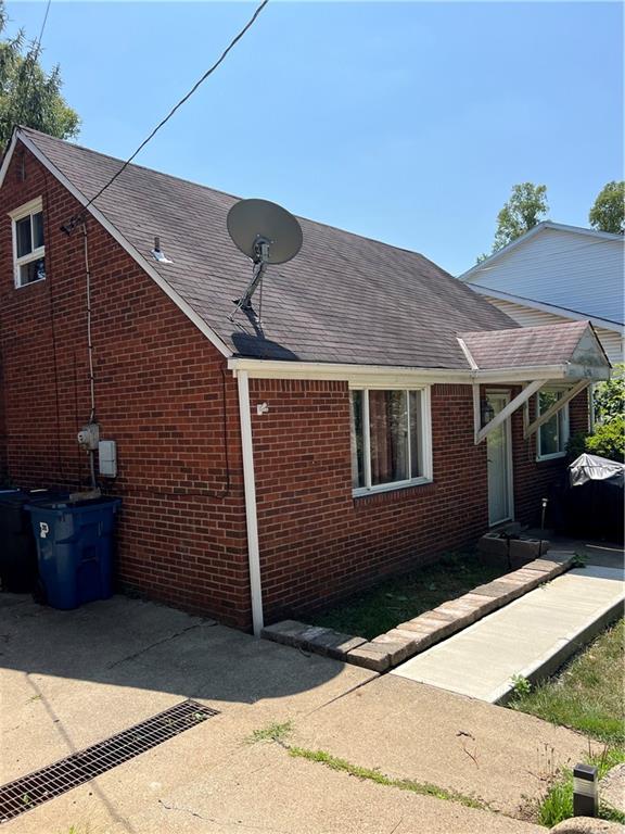 a front view of a house with garage