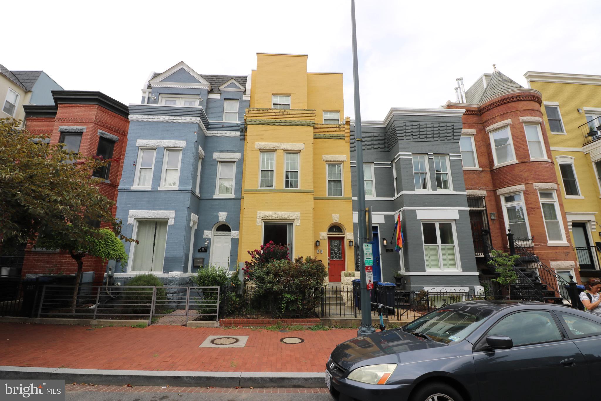 a couple of cars parked in front of a building