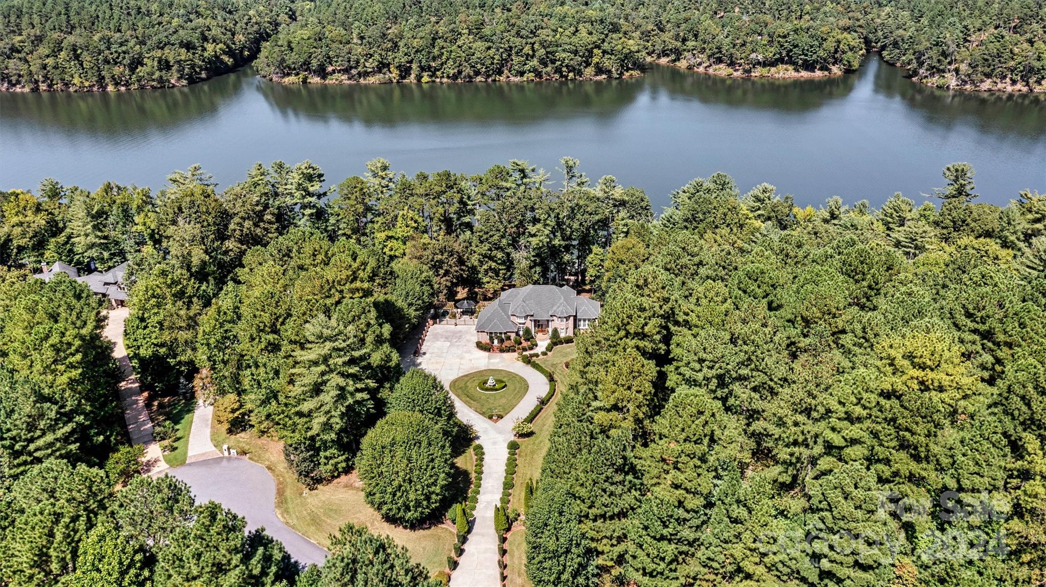 an aerial view of a house with outdoor space and lake view