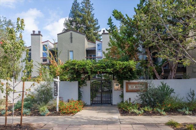 $6,000 | 707 Bryant Street, Unit 203 | Downtown Palo Alto