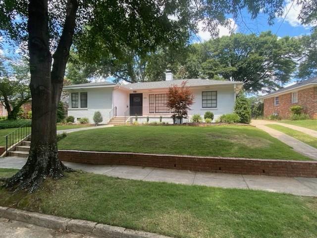 a view of a house with a yard