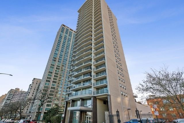 $880,000 | 3470 North Lake Shore Drive, Unit 23B | Lake View East