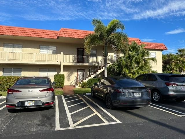 $149,900 | 2 Abbey Lane, Unit 107 | Villages of Oriole