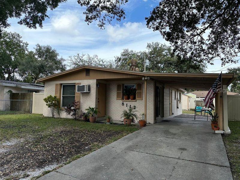 a view of a house with backyard