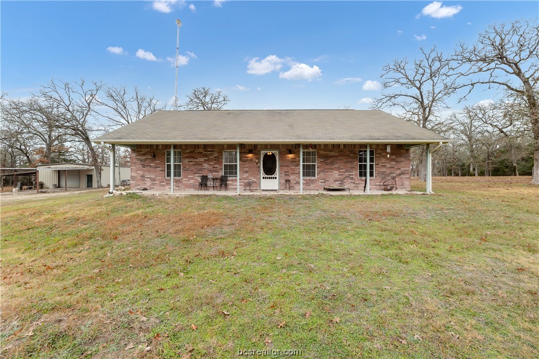 4266 Winding Road, Hearne, TX 77859