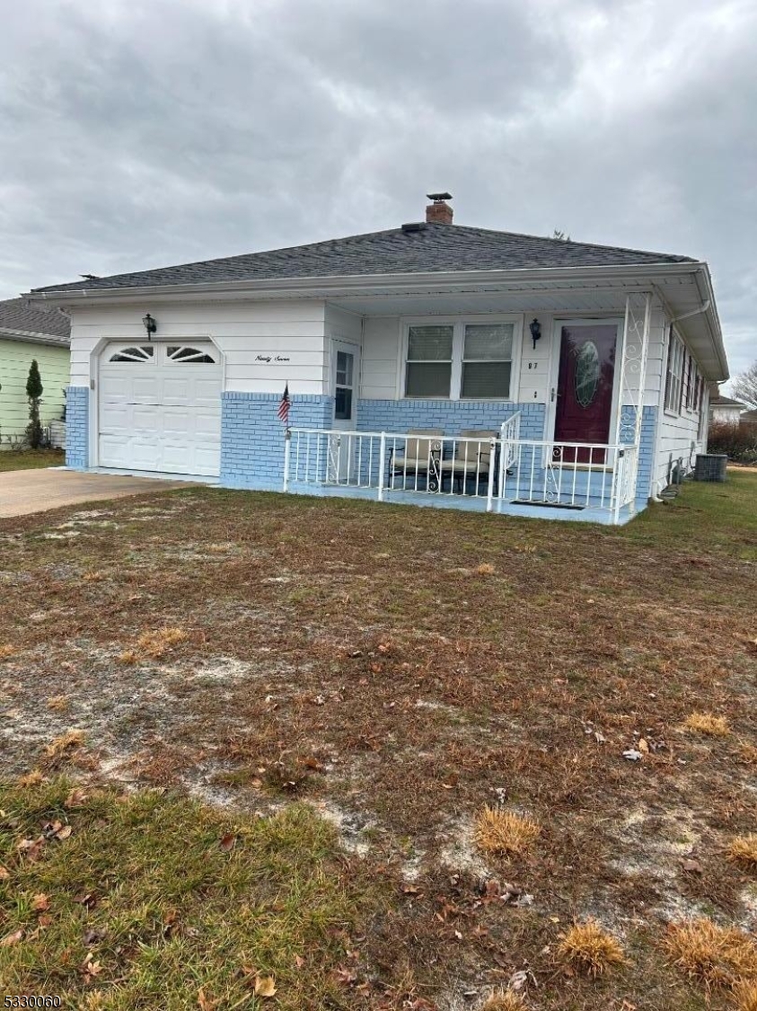 a front view of house with yard