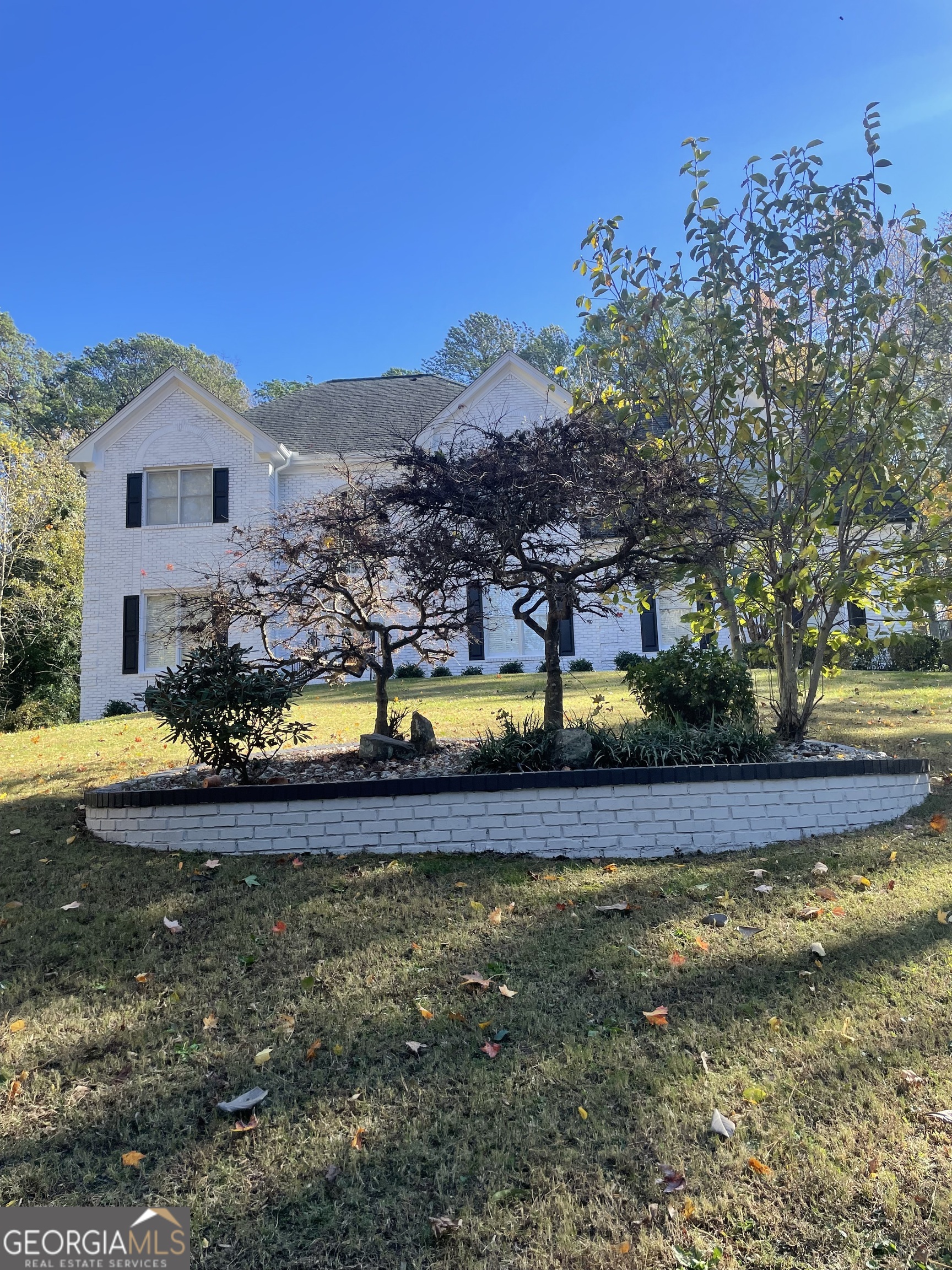 a view of a house with swimming pool and a yard