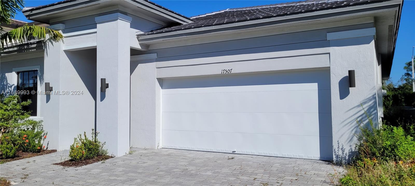 a view of a garage