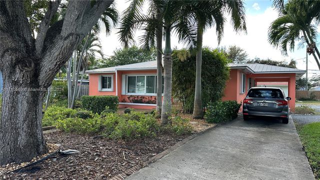 $749,900 | 1623 South Palmway | South Palm Park