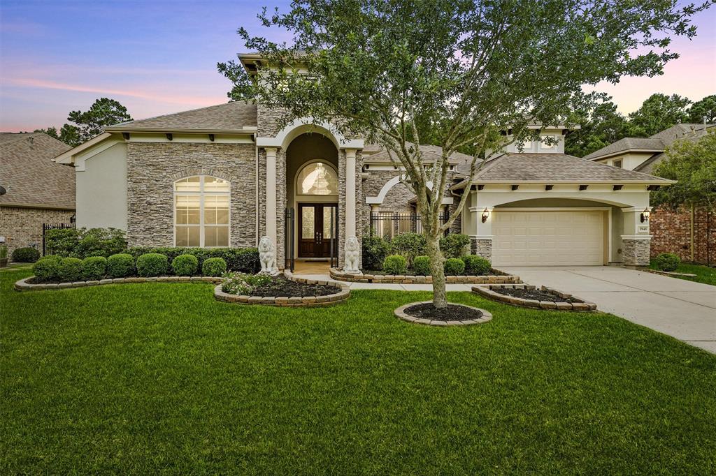 Discover the elegance of 2948 Cotswold Manor, a prestigious residence nestled within the exclusive Barrington gated community.